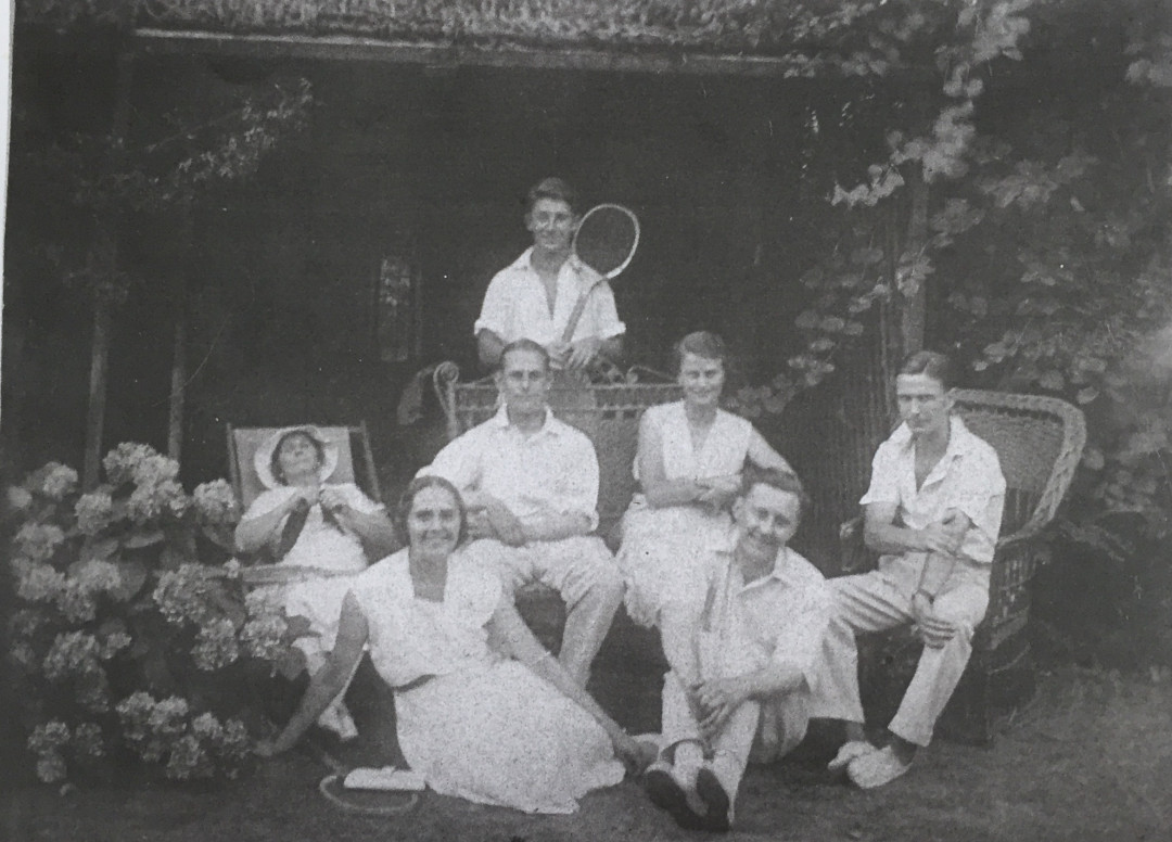 Eva (left), Peter (right) and next to him Gwen (Penny’s Mum)